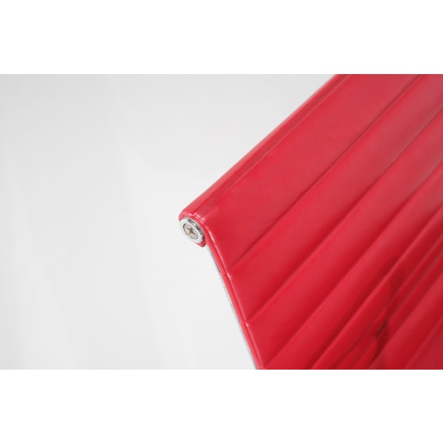 Metal EA 108 Armchair in Red Leather by Charles Ray Eames for Vitra, USA, 1969 For Sale - Image 7 of 18