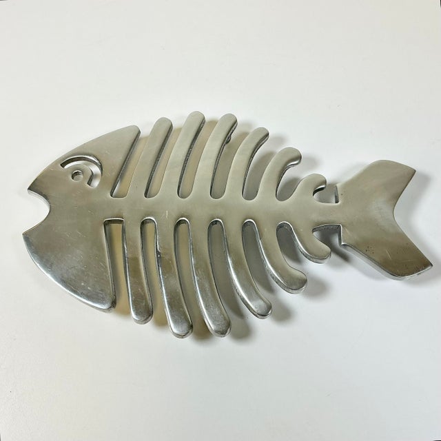 Silver 1980s Vintage Coastal Boho Chic Trompe L’Oeil Style Aluminum Fish Trivet For Sale - Image 8 of 13