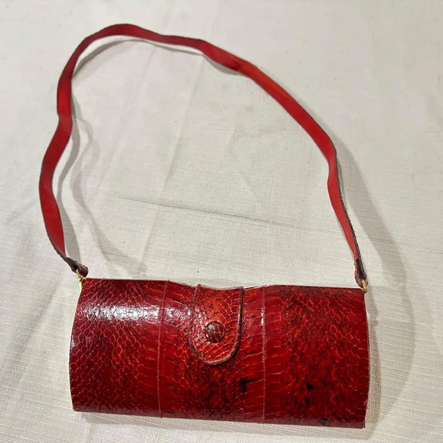 Metal A 1970s Textured Red Leather and Brass Italian Shoulder Bag For Sale - Image 7 of 12