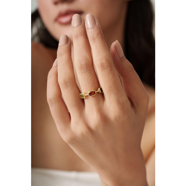 Royal Blue 1.92ct Emerald Cut Multi Sapphire & Diamond Three Stone Ring in 14k Yellow Gold Size 9 For Sale - Image 8 of 15