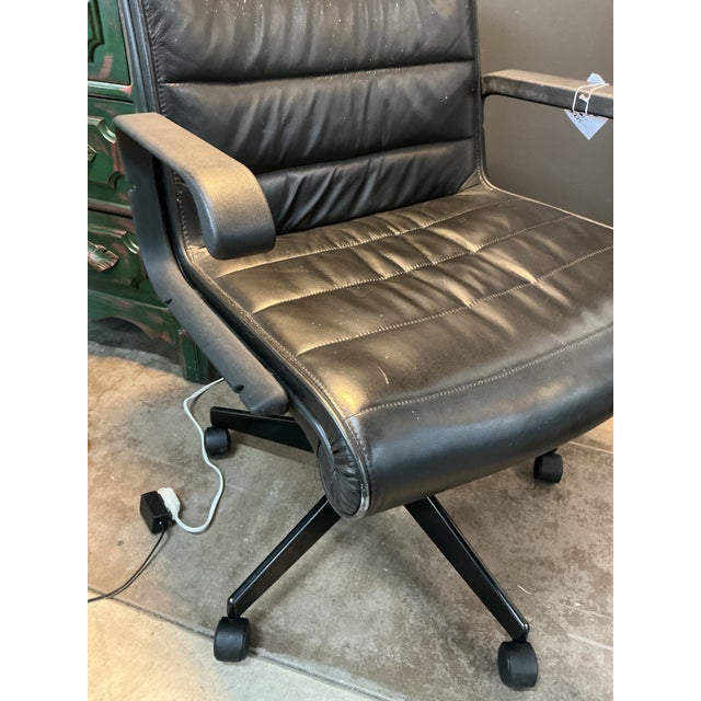 Postmodern 1997 Richard Sapper for Knoll Executive Desk Chair For Sale - Image 3 of 4