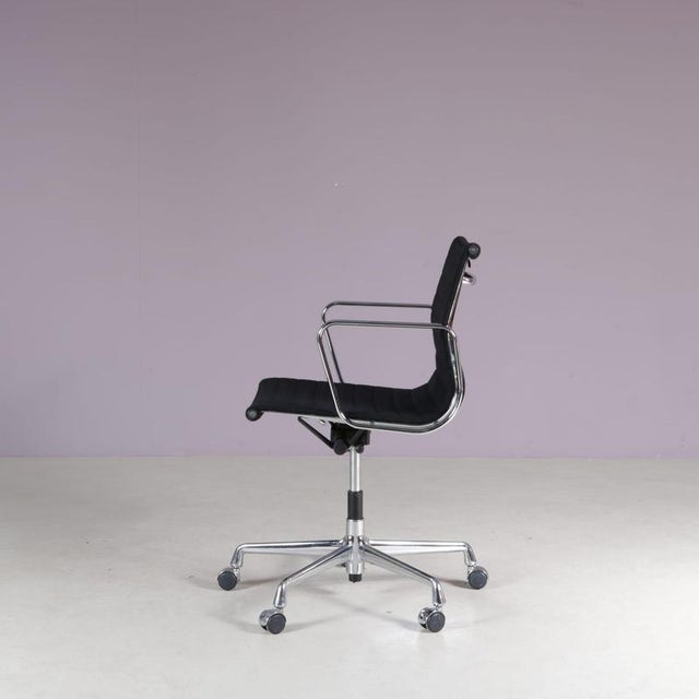 EA118 Chair by Charles & Ray Eames for Vitra, Germany, 2000s For Sale - Image 5 of 13