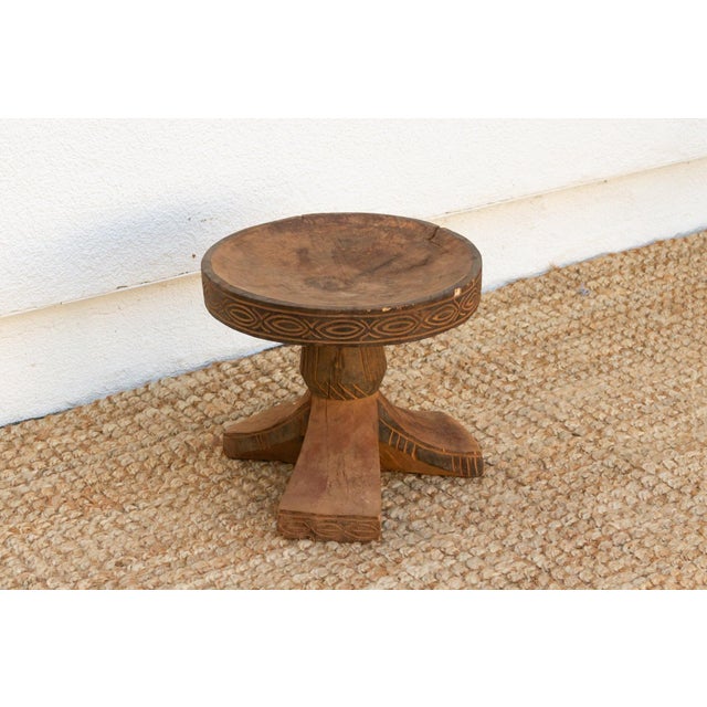 Vintage African Igbo Round Tripod Stool For Sale In Los Angeles - Image 6 of 10