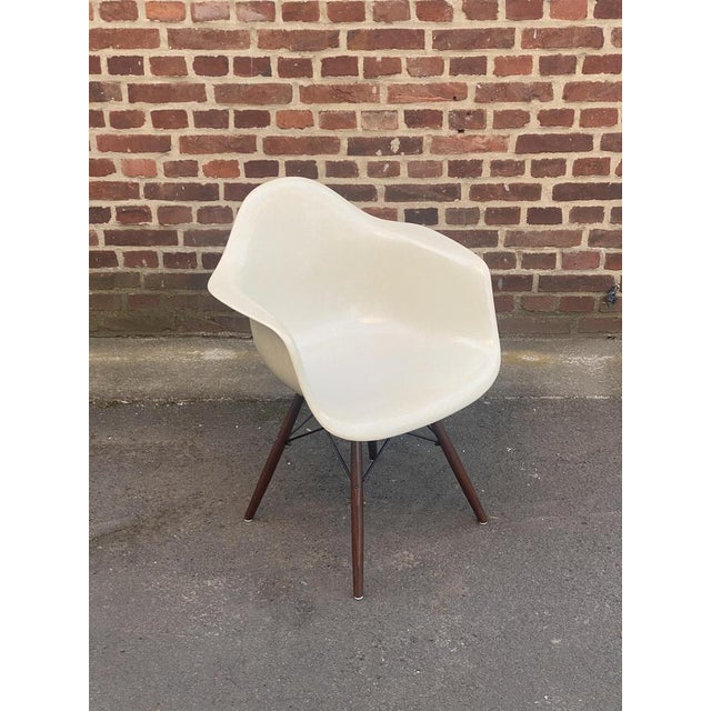 Vintage Fiberglass Armchair in Parchment by Charles Eames for Herman Miller, 1970s For Sale - Image 12 of 16