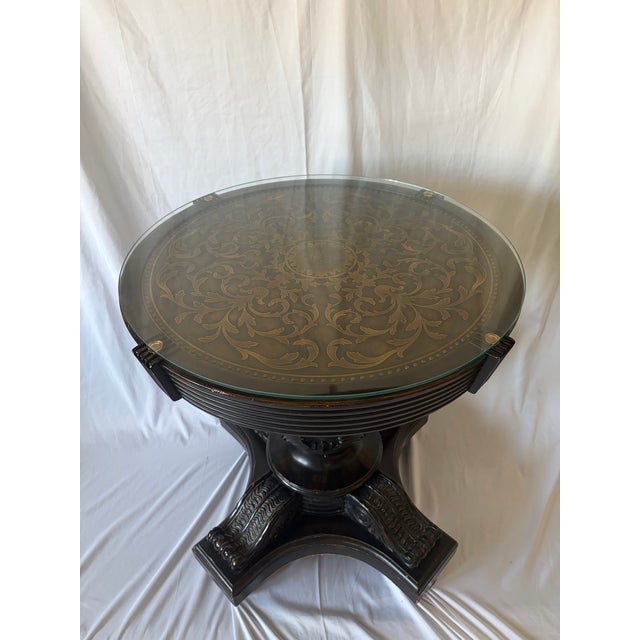 Late 20th Century Hollywood Regency Neoclassical Pedestal Accent Table With Gilt Marquetry & Glass Top For Sale - Image 4 of 11