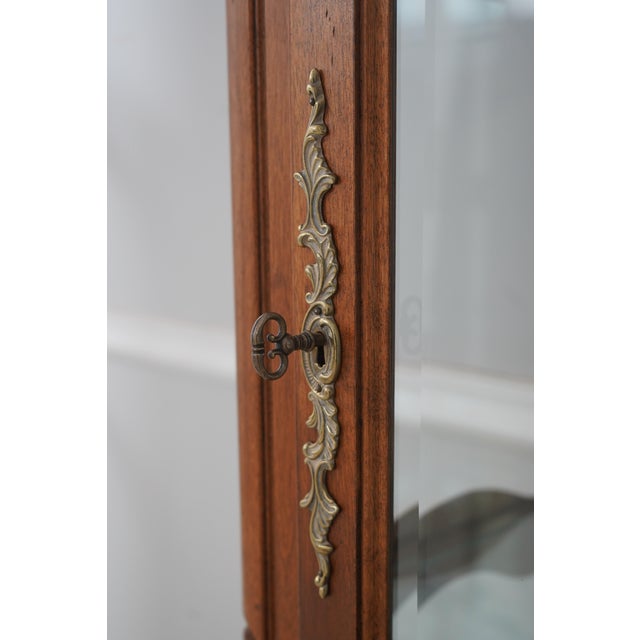 Wood 1990s Ethan Allen Country French Curio Cabinet For Sale - Image 7 of 17