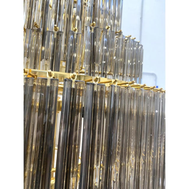 Mid Century Modern Oversized Contemporary Murano Glass Chandelier, “Quadriedro” Design in Fumé and Gold Twister For Sale - Image 9 of 9