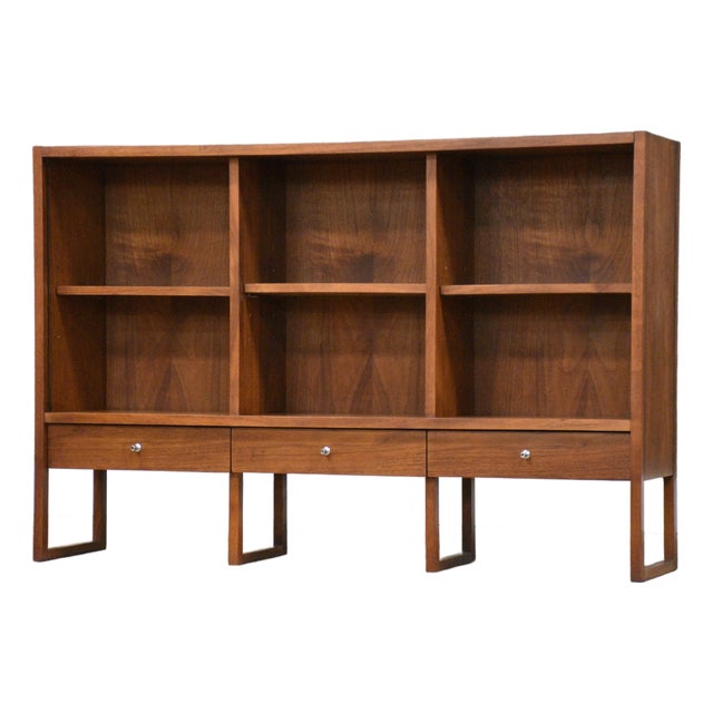 1960s Walnut Bookcase by Paul McCobb Delineator for Lane For Sale