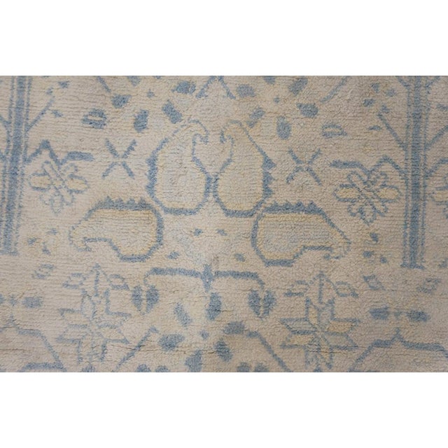 Indian 1920s White Geometric Antique Agra Cotton Rug 4' 4" X 7' 2" Handknotted Wool Carpet For Sale - Image 3 of 4