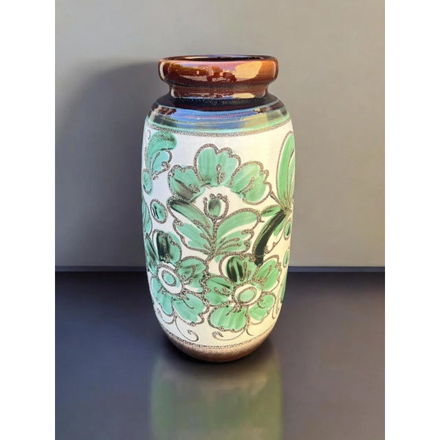 This impressive large floor vase by Scheurich dates from the 1960s to 1970s and combines rustic country-house style with...