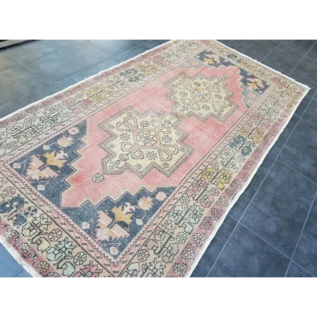 1960s Vintage Oushak Handmade Tribal Wool Rug- 4′3″ × 8′4″ For Sale - Image 6 of 11