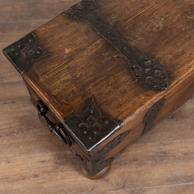 Early 19th Century 19th Century Flat Top Pine Trunk With Wrought Iron Details, Sweden For Sale - Image 5 of 11