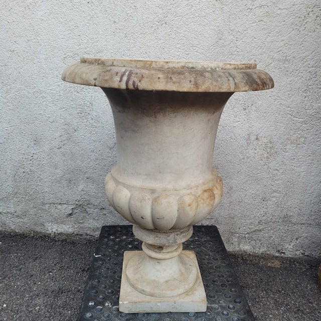 Late 18th Century Medici Vase in White Marble For Sale - Image 15 of 17