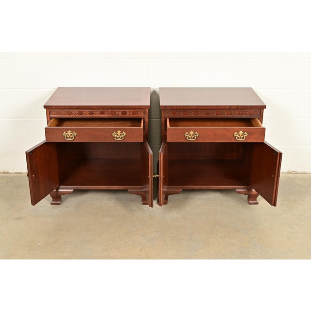 1980s Baker Furniture Chippendale Carved Mahogany Nightstands, Newly Refinished For Sale - Image 5 of 15