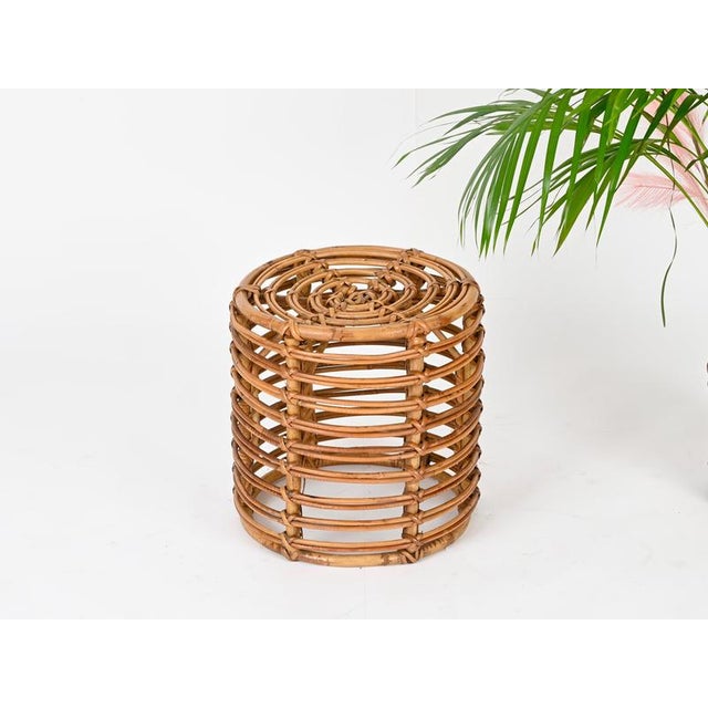 1960s Mid-Century Round Red Rattan and Wicker Ottoman attributed to Tito Agnoli, Italy, 1960s For Sale - Image 5 of 13