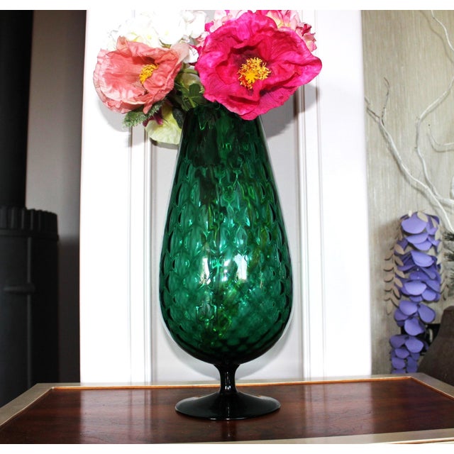 Mid-Century Modern Emerald Green Hand-Blown Art Glass Pedestal Vase, 1970s For Sale - Image 6 of 10