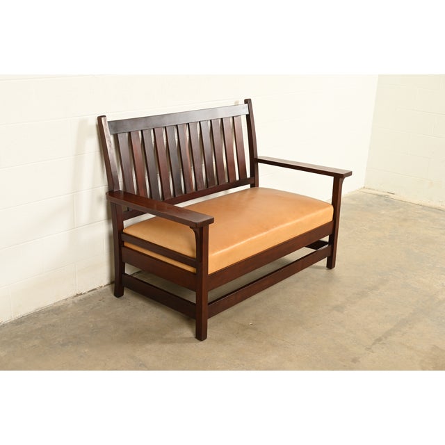 L. & J.G. Stickley, Inc. L. & J. G. Stickley Antique Mission Arts & Crafts Onondaga Mahogany Bench or Settle Sofa, Circa 1902 For Sale - Image 4 of 13