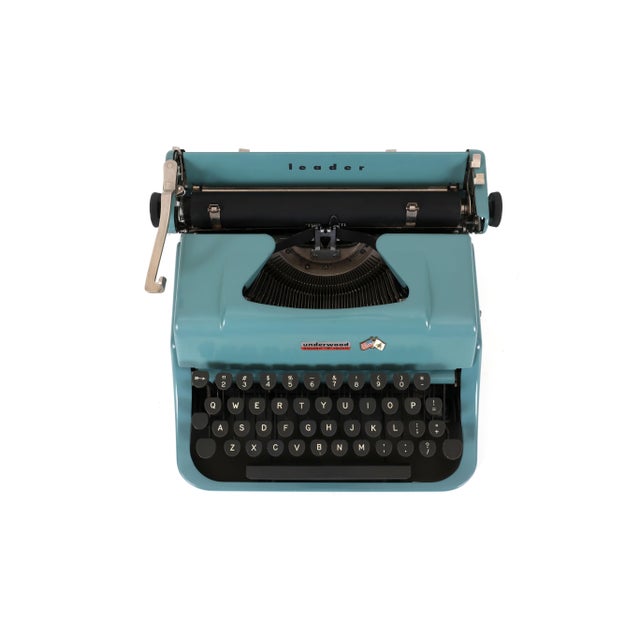 Check out this fabulous 1950's manual typewriter by Underwood. The Underwood Leader is a mid-20th century portable manual...