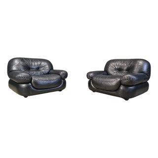 Set of Black Leather Lounge Chairs by Sapporo for Mobil Girgi, 1970s, Set of 2 For Sale