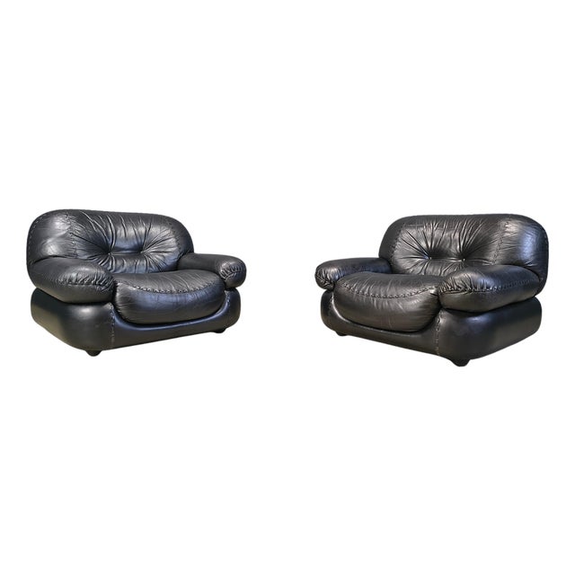 Set of Black Leather Lounge Chairs by Sapporo for Mobil Girgi, 1970s, Set of 2 For Sale