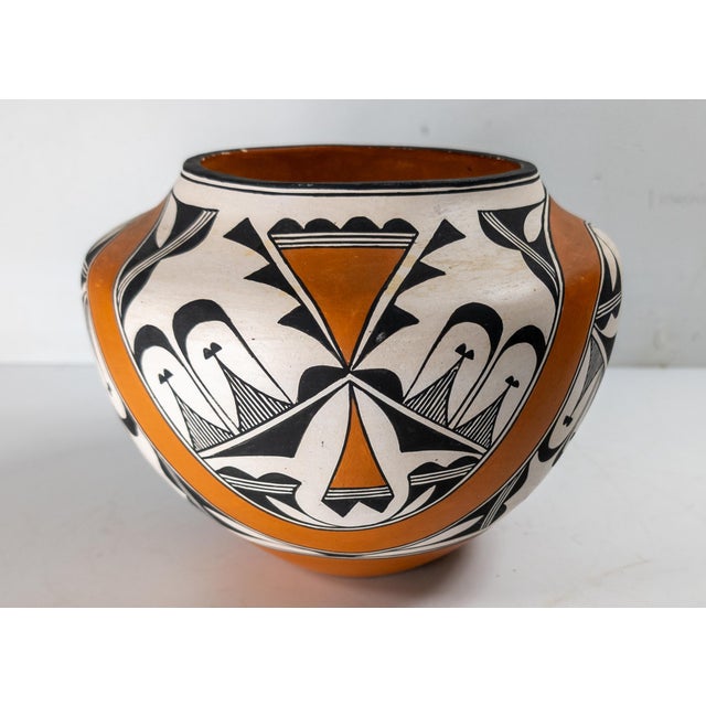 Mid-Century Native American Indian Southwest Acoma Pottery Olla by F. Aragon For Sale - Image 4 of 11