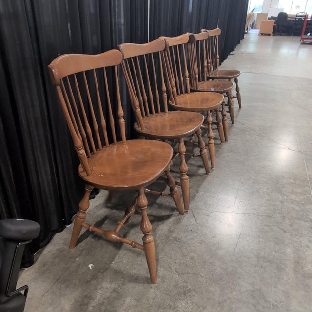 Ethan Allen Heirloom Maple Fan Back Windsor Dining Chairs, Nutmeg Finish - Set of 5 For Sale In Seattle - Image 6 of 7