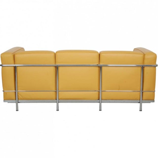 LC2 3 Seater Sofa in Curry Yellow Leather from Le Corbusier For Sale - Image 3 of 18