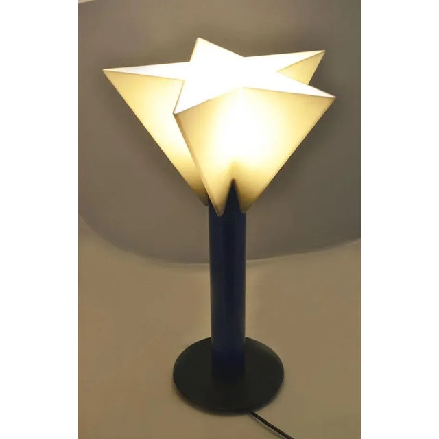 This table lamp was designed by Salvatore Gregorietti for Status Milano in the 1980s. It is made from a metal base and...