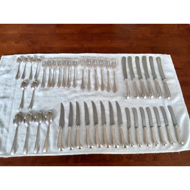 Silver Vintage Cooper Bros England Queen Anne Pistol Handle Silverplate Flatware Service Set 44 PCS For Sale - Image 8 of 10