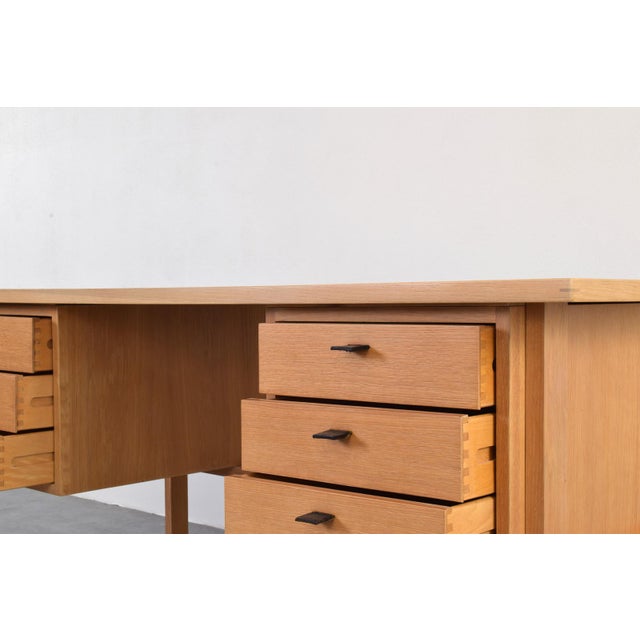 Mid-Century Oak Desk by Svend Åge Madsen for Sigurd Hansen, 1960s For Sale - Image 17 of 18