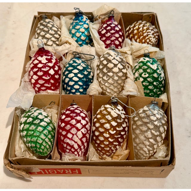 Wonderful vintage snowy pinecone ornaments look great on any tree! Realistic snow-covered molded plastic pine cones in...