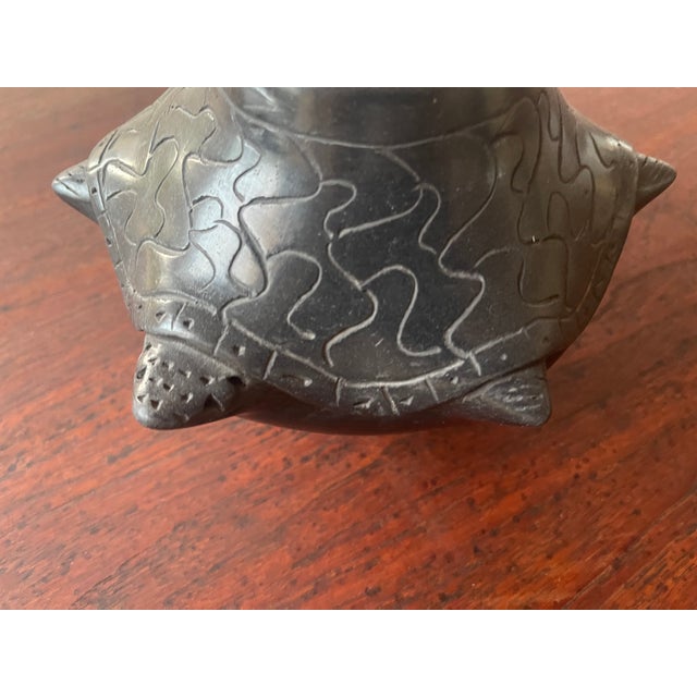 Rustic 1980s Zapotec Mexico Mata Ortiz Black Pottery Roly Poly Turtle Pot For Sale - Image 3 of 6