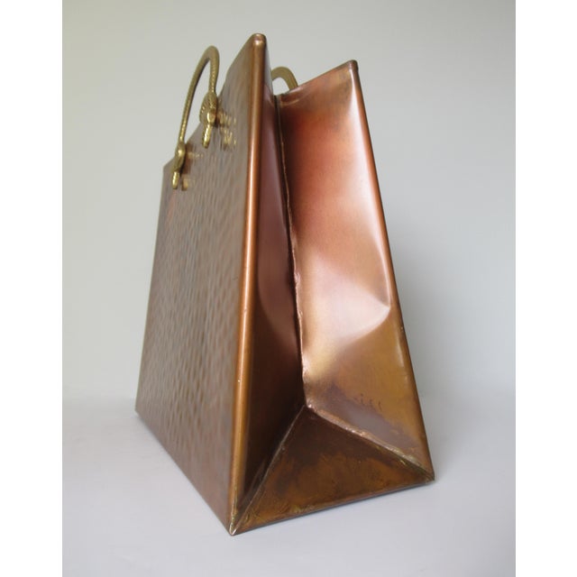 Vintage C.1950's Hollywood Regency Hammered Copper & Polished Brass Magazine Holder For Sale - Image 11 of 13