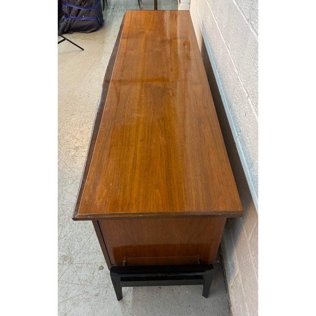 Mid-20th-Century Helen Hobey Walnut Credenza by Baker Furniture, Attributed For Sale - Image 9 of 16