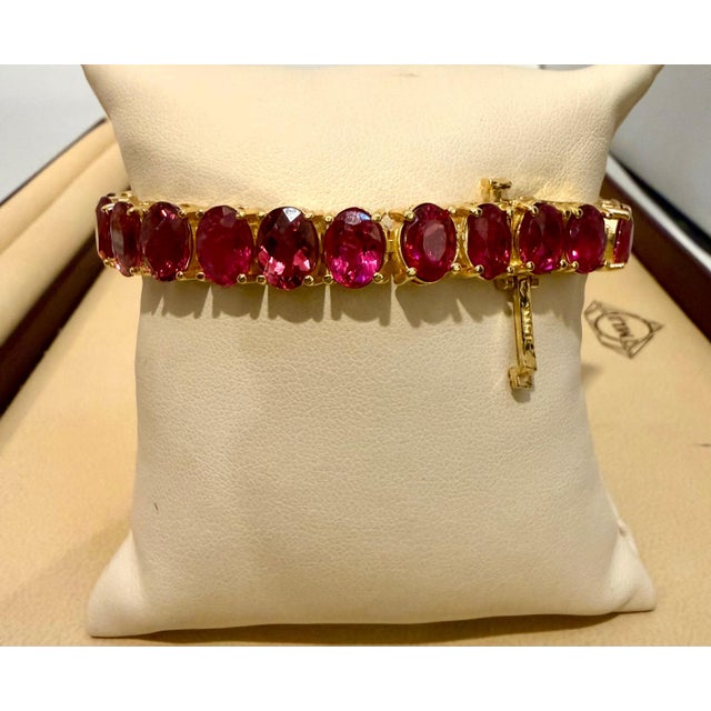 Metal 48 Carat Natural Fine Oval Pink Tourmaline Bracelet 14 Karat Yellow Gold, 7 Inch For Sale - Image 7 of 8