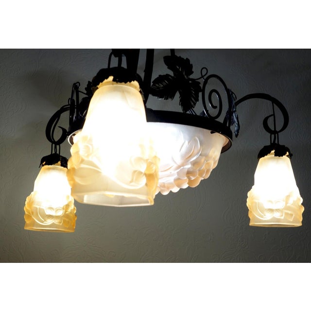 French Art Deco Wrought Iron Degue-Ros Pate de Verre Chandelier, 1930s For Sale - Image 10 of 15