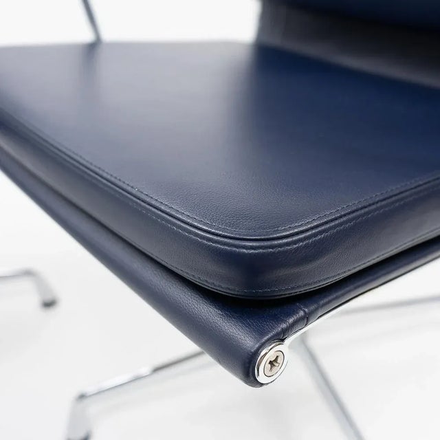 EA 208 Soft Pad Alu Group Office Chair by Charles & Ray Eames for Vitra For Sale - Image 14 of 17