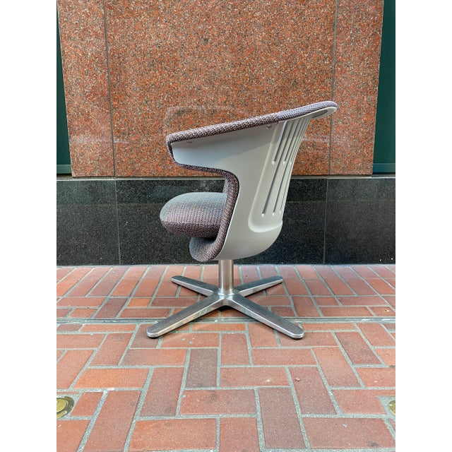 Modern Steelcase I2i Dual Swivel Ergonomic Lounge Chairs - a Pair For Sale In Los Angeles - Image 6 of 12