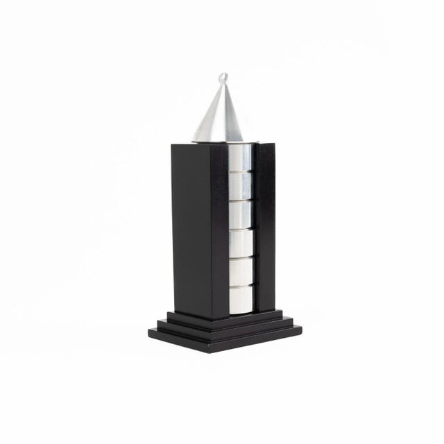 1980s Vintage Building-Shaped Napkin Ring Holder Set With 6 Silver Metal Rings For Sale - Image 5 of 14