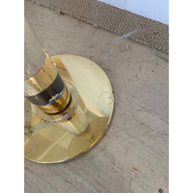 Chunky Midcentury Modern Lucite and Brass Floor Lamps- A Pair For Sale In Philadelphia - Image 6 of 12