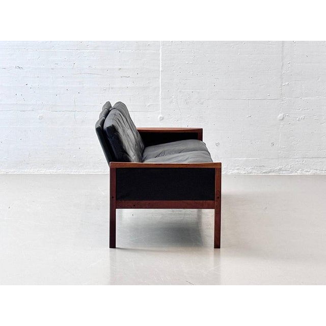 Mid-Century Sofa in Rosewood and Black Cowhide Leather by Hans Olsen for Vatne Møbler For Sale - Image 5 of 18