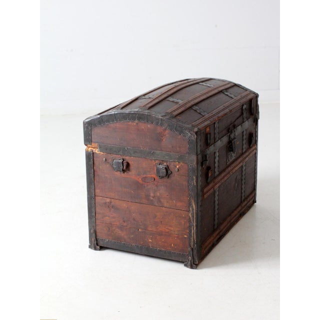Antique Barrel Top Steamer Trunk For Sale - Image 10 of 16