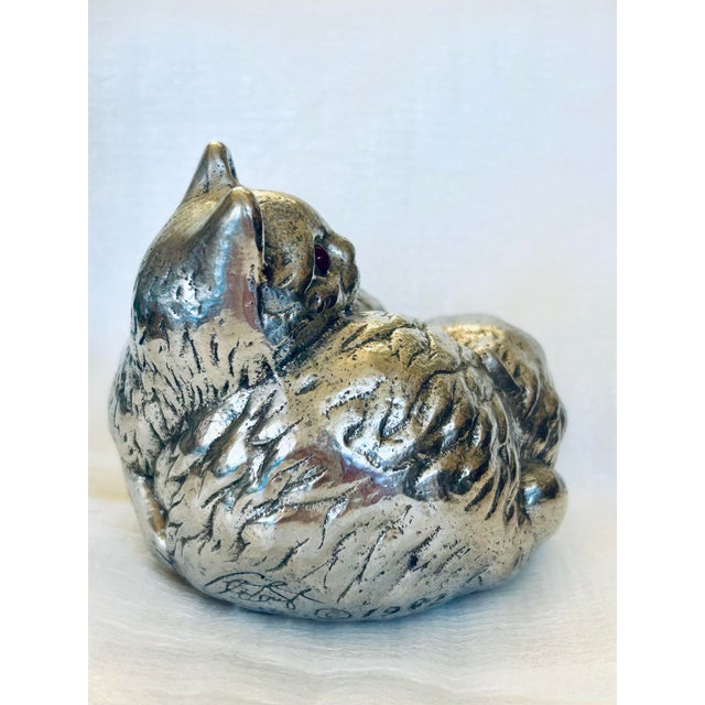 1990s Arthur Court Kitty Cat Figurine Carnelian Eyes Paperweight Signed & Dated 1992 For Sale - Image 5 of 8