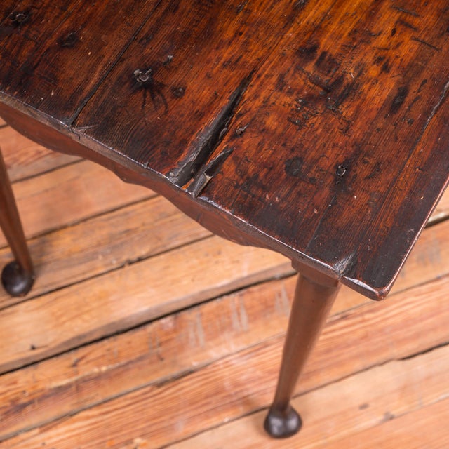 Brown American Pine Scolloped Apron Side Table, 18th Century For Sale - Image 8 of 14