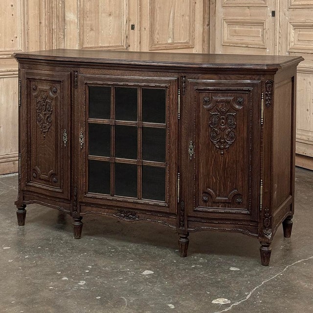 19th Century Louis XVI Liégeois Style Oak Display Buffet ~ Credenza For Sale - Image 4 of 18