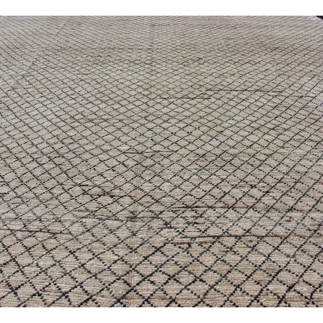 Shabby Chic Keivan Woven Arts All-Over Modern Rug Subdued Design in Muted Tones For Sale - Image 3 of 12