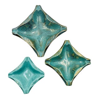 Vintage California Originals Mid-Century Atomic Set of 3 Nesting Catchalls/Ashtrays For Sale