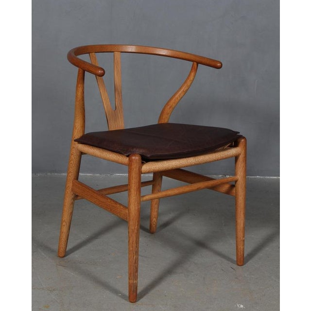 Cushion for Wishbone Chair in Mokka Leather by Hans J. Wegner For Sale - Image 6 of 6