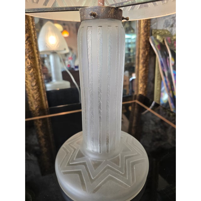 French Art Deco Mushroom Lamp in Frosted Glass from Daum, 1930 For Sale - Image 9 of 14