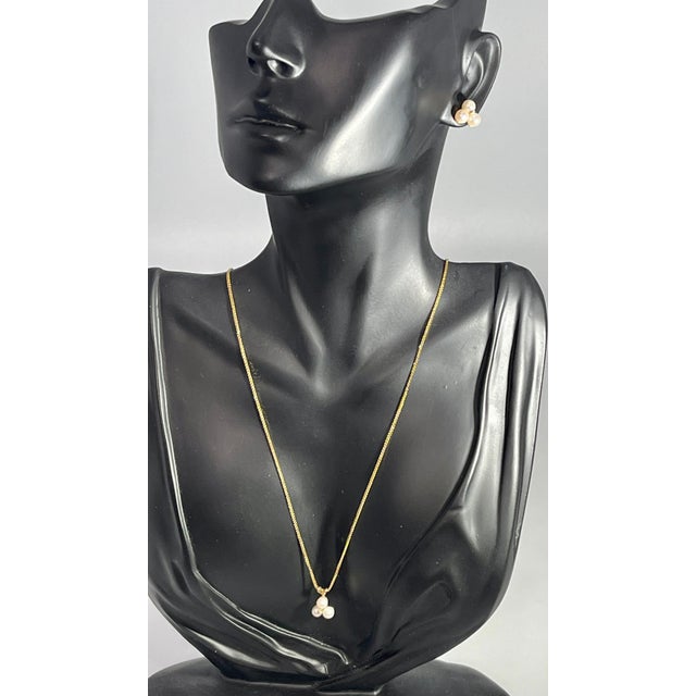 Modern Tripod Pearl Stud Earring With Tiny Diamond in 14 Karat Yellow Gold For Sale - Image 3 of 8